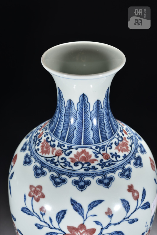 清乾隆 青花釉里红花卉纹瓶 - 图4